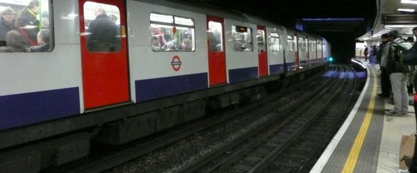 Metro en la estación de Victoria